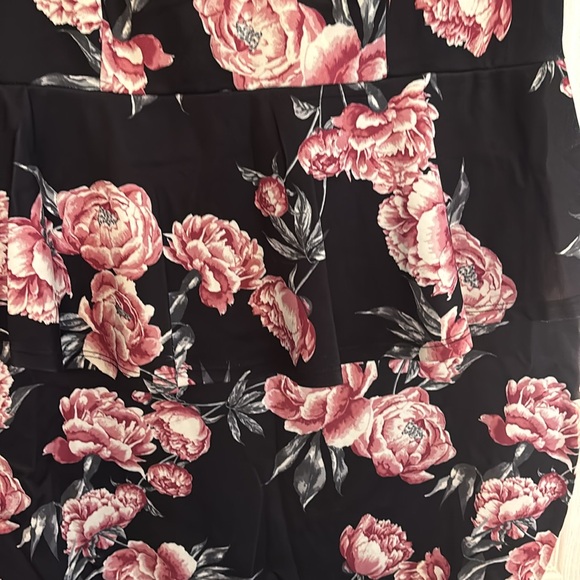 Charlotte Russe Plus Floral Peplum Dress Size 2x - Picture 2 of 6